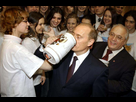 https://image.noelshack.com/fichiers/2017/03/1484590403-251144-2005-putin-drinks-from-the-big-cup.jpg