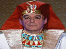 https://image.noelshack.com/fichiers/2017/12/1490368393-fillon-pharaon.png