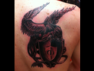 https://image.noelshack.com/fichiers/2017/26/1/1498506843-griffin-shield-tattoo.jpg