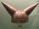 https://image.noelshack.com/fichiers/2017/26/2/1498526107-celtic-horned-helmet-i-iibc-british-museum.jpg