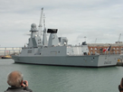 https://image.noelshack.com/fichiers/2017/30/6/1501343796-french-warship-forbin-d620-moored-in-portsmouth.jpg