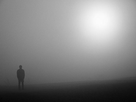 https://image.noelshack.com/fichiers/2017/37/7/1505639954-man-in-the-fog.jpg