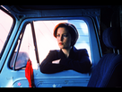 https://image.noelshack.com/fichiers/2017/39/4/1506617603-xfiles-maleeni-scully-car-door.png