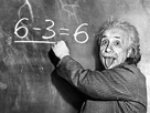 https://image.noelshack.com/fichiers/2017/40/2/1507020529-einstein-formule-tableau.jpg