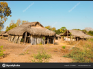 https://image.noelshack.com/minis/2017/45/7/1510441513-depositphotos-131228662-stock-photo-typical-malagasy-village-african-hut.png