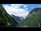 https://image.noelshack.com/minis/2017/45/7/1510507334-naeroeyfjorden-gudvangen.png