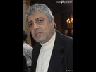https://image.noelshack.com/minis/2017/48/7/1512314064-1458429690-122211-enrico-macias-637x0-1.png