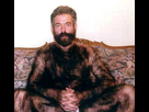 https://image.noelshack.com/minis/2017/50/3/1513172704-hairy-guy-blends-with-couch.png