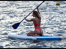 https://image.noelshack.com/fichiers/2017/52/2/1514271731-tn-kimberley-garner-paddleboard-carribean-23-dec-17-17.jpg