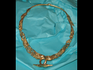 https://image.noelshack.com/minis/2017/52/6/1514665087-torque-gaulois-en-bronze.png