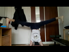 https://image.noelshack.com/minis/2018/05/1/1517254235-headstandsplit.png