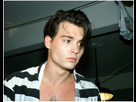 https://image.noelshack.com/minis/2018/05/7/1517770776-johnny-depp-cry-baby-side-parting.png