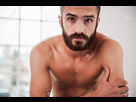 https://image.noelshack.com/minis/2018/08/6/1519469966-32264670-barbu-beau-confiant-jeune-homme-barbu-et-torse-nu-regardant-la-camera-alors-qu-il-etait-assis-a-l-in.png