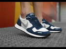 https://image.noelshack.com/fichiers/2018/11/6/1521313979-nike-air-vortex-schuhe-blau-weiss-1400-f-medium-3.jpg