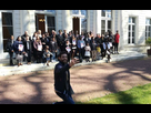 https://image.noelshack.com/minis/2018/12/2/1521562635-un-des-neo-francais-recus-a-la-prefecture-a-fait-un-selfie-avec-tous-les-autres-francais-fraichement-accueillis-dans-la-communaute-nationale-selon-les-mots-du-prefet-de-la-charente-maritime.png