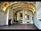 https://www.noelshack.com/2018-21-3-1527030538-the-interior-of-the-lantern-over-the-spiral-staircase-chambord-castle-france.jpg