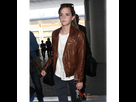 https://image.noelshack.com/fichiers/2018/22/1/1527501384-emma-watson-in-leather-jacket-at-lax-airport-6-750x750.png