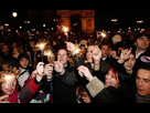 https://image.noelshack.com/fichiers/2018/24/1/1528726129-310x190-personnes-fetent-nouvel-an-avenue-champs-elysees-paris-1er-janvier-2008.jpg