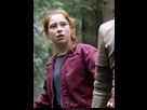 https://image.noelshack.com/minis/2018/30/3/1532551059-mina-sundwall-red-jacket-in-lost-in-space-529x720.png
