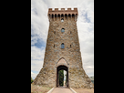 https://image.noelshack.com/fichiers/2018/30/7/1532877270-22819301-ancient-tower-of-torgiano-umbria-italy-antique-mighty-tower-with-gate-of-the-medieval-town.jpg