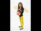 https://image.noelshack.com/fichiers/2018/33/6/1534620734-91485468-asian-girl-in-bee-costume-holding-jack-o-lantern.jpg