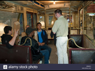 https://www.noelshack.com/2018-44-2-1540901249-paris-france-paris-metro-les-gens-a-linterieur-visite-train-train-antique-a-journee-de-patrimoine-br84pj.jpg