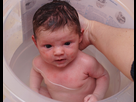 https://image.noelshack.com/fichiers/2018/49/4/1544091953-bathing-newborn.jpg