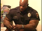 https://image.noelshack.com/fichiers/2019/01/6/1546685641-ronnie-coleman-police-officer.jpg