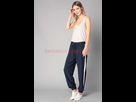 https://image.noelshack.com/fichiers/2019/03/3/1547650408-hilfiger-denim-pantalon-navy-bande-blanche-villey-femme-pantalon-38at.jpg