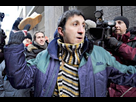 https://image.noelshack.com/fichiers/2019/07/5/1550200097-36570-imitant-geste-journaliste-irakien-muntadhar.jpg