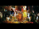 https://www.noelshack.com/2019-12-3-1553103374-plan-sur-une-table-basse-avec-des-bouteilles-d-alcool-pendant-une-fete-bandeau.jpg