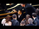 https://image.noelshack.com/fichiers/2019/13/5/1553888689-rami-malek-fell-off-oscars-stage.jpg