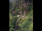 https://image.noelshack.com/fichiers/2019/14/2/1554199316-bolivia-yunga-road.jpg