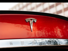 https://image.noelshack.com/fichiers/2019/14/2/1554212590-tesla-logo-on-car.jpg