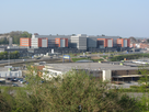 https://image.noelshack.com/fichiers/2019/15/5/1555098195-hopital-civil-marie-curie-charleroi-vue-depuis-le-terril-sacre-francais.jpg