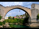 https://image.noelshack.com/fichiers/2019/16/2/1555405529-bridge-jumping-mostar.jpg