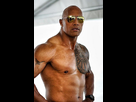 https://image.noelshack.com/fichiers/2019/19/7/1557663169-the-rock-abs-baywatch.jpg