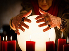 https://image.noelshack.com/fichiers/2019/20/4/1558007144-boule-de-cristal1-1.jpeg