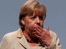 https://image.noelshack.com/fichiers/2019/26/7/1561908407-merkel-shake.gif