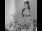 https://www.noelshack.com/2019-28-7-1563132177-ariana-grande-facebook-snapchat-and-instagram-photos-3-28-2017-1.jpg