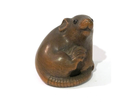 https://image.noelshack.com/fichiers/2019/32/2/1565115108-netsuke-bois-rat-signature-massanao-japon-samourai-yamada-animal-zodiaque.jpg