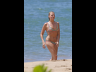 https://image.noelshack.com/fichiers/2019/36/6/1567886096-margot-robbie-shows-off-her-beach-body-in-a-pink-bikini-in-hawai-7.jpg