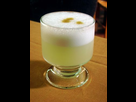 https://image.noelshack.com/fichiers/2019/38/7/1569152934-1200px-pisco-sour-20100613b.jpg