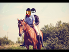 https://www.noelshack.com/2019-39-2-1569353191-42378700-couple-riding-a-horse.jpg