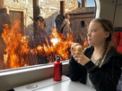 https://image.noelshack.com/minis/2019/39/4/1569526147-1569517763-greta-bus-2.png