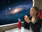https://image.noelshack.com/fichiers/2019/39/4/1569527262-greta-train2.jpg