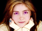 https://image.noelshack.com/fichiers/2019/39/6/1569670803-courtney-jines-yeux-violets-1.jpg