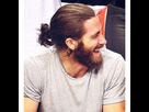 https://image.noelshack.com/fichiers/2019/42/1/1571089751-chignon-homme-barbe.jpg