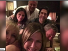 https://image.noelshack.com/fichiers/2019/50/1/1575853075-zapping-jennifer-aniston-casse-instagram-avec-son-selfie-de-friends.jpg