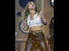 https://image.noelshack.com/fichiers/2019/51/5/1576811382-4966496-miley-cyrus-en-concert-au-glastonbury-mu-950x0-1.jpg